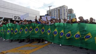 Дилма Русеф обеща на протестиращите нови социални програми