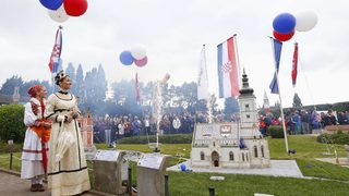 Разтревожена за икономиката Хърватия се готви да отпразнува членството си в ЕС