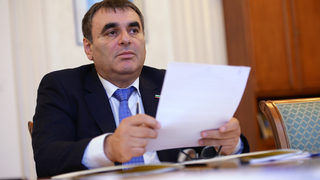 Папазов пратил извинително писмо на комисаря Хаан (видео)