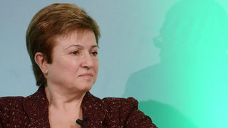 Светкавица удари самолета на Кристалина Георгиева