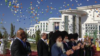 Дженифър Лопес пя на рождения ден на президента на Туркменистан