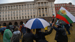 Фотогалерия: Протестът и танцът на чадърите