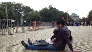 Протестното пиене <span class="highlight">на</span> кафе пред парламента <span class="highlight">за</span> седми ден (хронология)