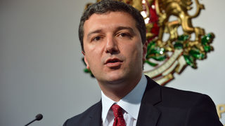 Освободеният директор на Агенцията <span class="highlight">за</span> <span class="highlight">малки</span> <span class="highlight">и</span> <span class="highlight">средни</span> <span class="highlight">предприятия</span> не си вършел работата