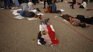 Между властта и протеста "Мюсюлмански братя" се борят за оцеляването си
