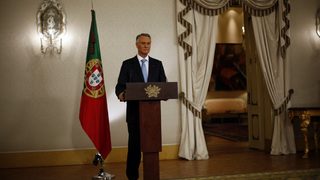Португалският президент отхвърли призивите за предсрочни избори