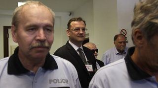 Чешки депутати избегнаха обвинения в корупция заради имунитета си