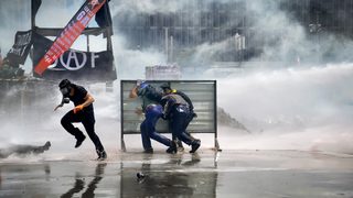 Газ, вода и революция: образи от Таксим