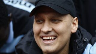Стилиян Петров си партнира с Бекъм и Оуен в идеалния отбор на отказалите се