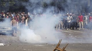 Полицията в Египет атакува лагерите на привържениците на Мурси (обновена)