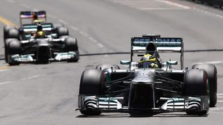 "Мерцедес" може да има аванс от 100 к.с. с новите двигатели във F1