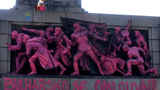 Участници в "розовата" акция: Вината не се поема с мезета, другари комунисти