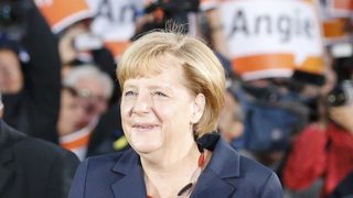 Меркел настоя за по-строг контрол над "сенчестите банки"