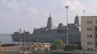 Видео: Боен кораб на САЩ акостира в Израел