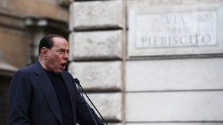 Комисия в Сената обсъжда дали да изключи Берлускони от парламента