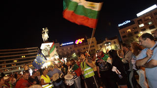 Подписка за оставка на кабинета и среща с посланик на про- и контрапротеста