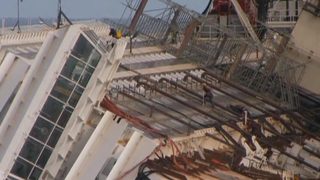 Видео: Започва изправянето на кораба "<span class="highlight">Коста</span> <span class="highlight">Конкордия</span>"