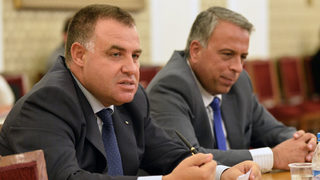 Комисията за Авиоотряд 28: Теленцето Бойка, министри-камикадзе и фолкпевици (видео)