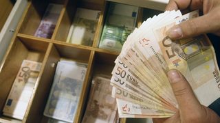 "Катимерини": Гръцките банки ще спрат парите за поделенията си на Балканите