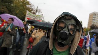 Шефът на румънското разузнаване призна за следене на проекта за златна мина