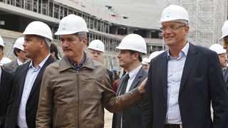 Спрян е строежът на един от стадионите за световното в Бразилия