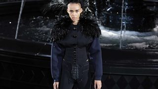 Фотогалерия: Последното ревю на <span class="highlight">Марк</span> <span class="highlight">Джейкъбс</span> за "Луи Вюитон"