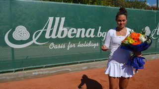 <span class="highlight">Вивиан</span> <span class="highlight">Златанова</span> спечели първа титла от календара на ITF