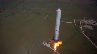 Ракетата-скакалец на <span class="highlight">Елън</span> Мъск се издигна на 800 метра (видео)