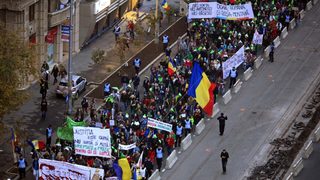 Хиляди румънци отново протестираха срещу спорния проект за златна мина