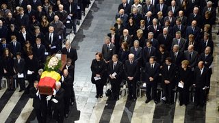 Президентът Плевнелиев участва в траурната церемонията на сбогуване с Вилфрид <span class="highlight">Мартенс</span>