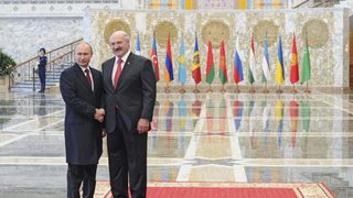 Лукашенко възражда младежките бригади за строежа на АЕЦ