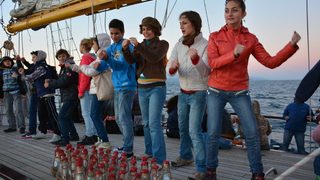 Филм за мечтите пътува по света с писмо в бутилка