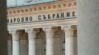 Посланикът на Испания: Ефектът от забраната ви <span class="highlight">за</span> земята е нулев
