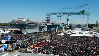 В САЩ кръстиха първия от новата серия самолетоносачи