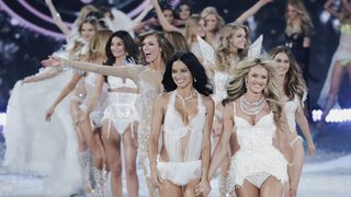Ангелите на Victoria's Secret отново полетяха в Манхатън