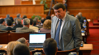 <span class="highlight">Младен</span> <span class="highlight">Червеняков</span> вече не е депутат, заминава посланик в Черна гора