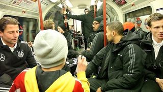 Германските национали отидоха с метро на тренировка в Лондон