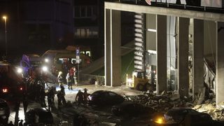25 са загиналите под развалините на търговския център в Рига, има още затрупани