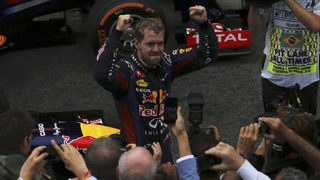 Фетел закри сезона във F1 с нова победа и изравни още два рекорда
