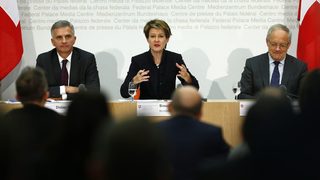Швейцарското правителство призова населението да отхвърли квотата за имигранти от ЕС