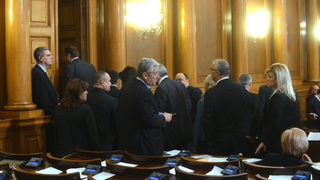 Първият независим депутат обърка сметките в парламента