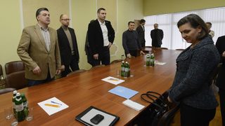В Киев започна фазата на кръгли маси и совалки на дипломати