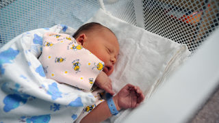 Поне по три деца са били кръстени Телефон и Египет през 2013, отбелязва BabyCenter