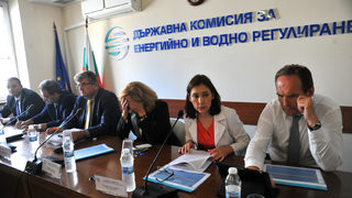 Боян Боев поема ДКЕВР, <span class="highlight">Анжела</span> <span class="highlight">Тонева</span> - съветник на Орешарски