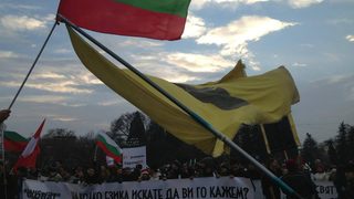 Протестиращи, студенти и емигранти искаха оставката на кабинета в 30 града (обобщение)