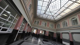 Търсят се шефове на осем митници