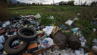 Италия обмисля да използва армията за справяне с "токсичната мафия"