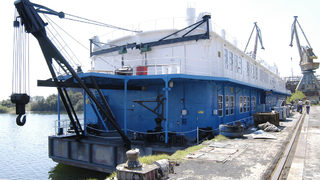 Новият собственик на "<span class="highlight">Бургаски</span> <span class="highlight">корабостроителници</span>" твърди, че им е отнет лицензът