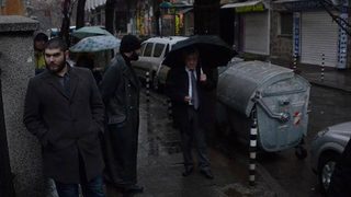 Председателят на Конституционния съд проф. Токушев се появи пред окупирания <span class="highlight">Ректорат</span>