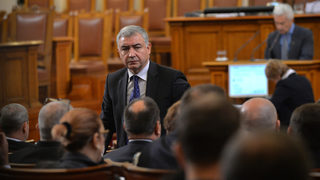 БСП призна с половин уста <span class="highlight">за</span> грешка бързия избор на зам.-председатели на финансовия надзор